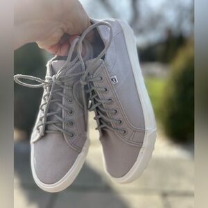 Lamo lace up canvas sneakers size women's 8